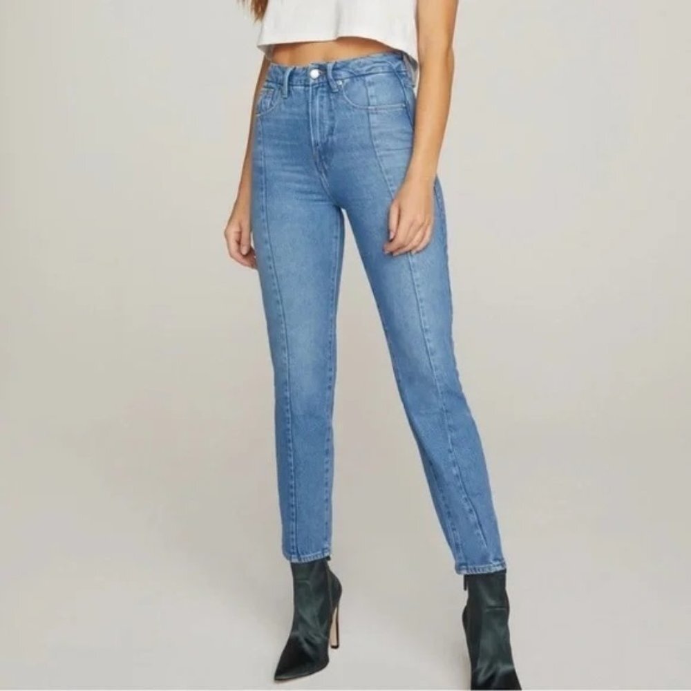 NWT Good American Straight Leg Clean seams Light Blue Jeans